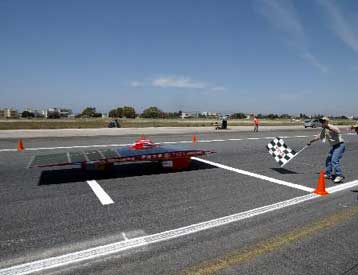 Ιάπωνες οι νικητές στον αγώνα για ηλιακά οχήματα «Φαέθων 2004» στο Ελληνικό