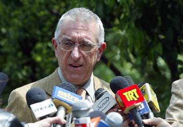 Την ολοήμερη λειτουργία των απογευματινών ιατρείων εξήγγειλε ο Νικήτας Κακλαμάνης