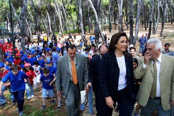 Εγκαίνια για το αναμορφωμένο Αλσος της Σχολής Χωροφυλακής από την Ντόρα Μπακογιάννη