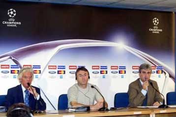 «Όχι» του Ντενουί στον Ολυμπιακό, που επιμένει για Κομπουαρέ