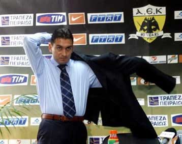 Σε όλον τον κόσμο υπάρχει επικοινωνία, στην ΑΕΚ όχι-Το παράπονο του Ντουμιτρέσκου