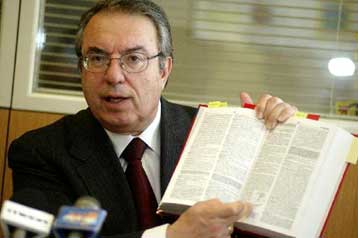 «Λεξικό για το σχολείο και το γραφείο», το νέο πόνημα του Γιώργου Μπαμπινιώτη