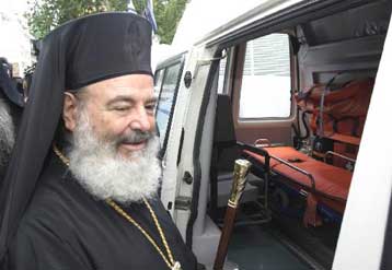 Σε έκτακτη σύνοδο της Ιεραρχίας καλεί ο Χριστόδουλος τους μητροπολίτες στις 28 Μαΐου