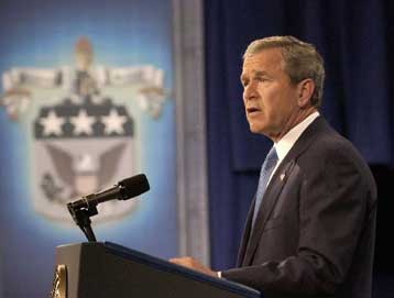 Σχέδιο πέντε σημείων για τη μεταβίβαση της εξουσίας στο Ιράκ παρουσίασε ο Τζ.Μπους