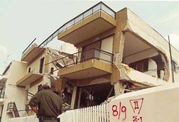 Απαλλάχθηκαν τρεις για την κατάρρευση μονοκατοικίας στο σεισμό του 1999