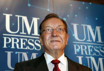 Παραιτήθηκε για λόγους υγείας ο κυβερνήτης του Κοσόβου Χάρι Χόλκερι