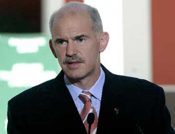 Όλο το ΠΑΣΟΚ χωρά στην προσπάθεια ανασυγκρότησης, τόνισε ο Γιώργος Παπανδρέου