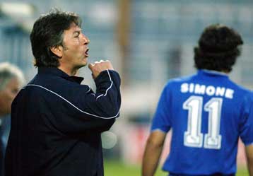 Στον πάγκο του Ιωνικού για έναν ακόμα χρόνο ο Βαγγέλης Βλάχος