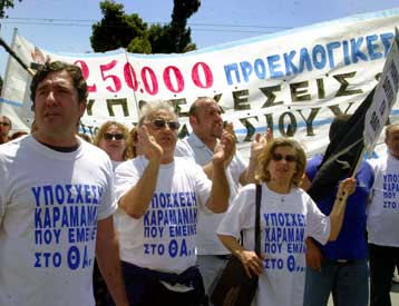 Σε 24ωρη απεργία προσανατολίζονται ΓΣΕΕ και ΑΔΕΔΥ για το θέμα των συμβασιούχων