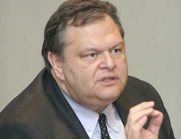 Απόπειρα διεύρυνσης του πεδίου εφαρμογής του Διατάγματος για τους συμβασιούχους