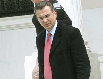 Νέα αντιπαράθεση μεταξύ κυβέρνησης και ΠΑΣΟΚ για τις τηλεμαχίες εν όψει ευρωεκλογών