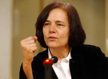 «Όχι» σε μονομερή μείωση της φορολογίας στα καύσιμα λέει η Κομισιόν