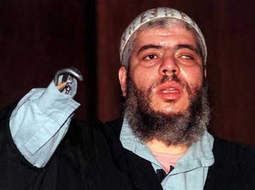 Τον εξτρεμιστή ιμάμη Αμπού Χαμζά συνέλαβε η Σκότλαντ Γιαρντ