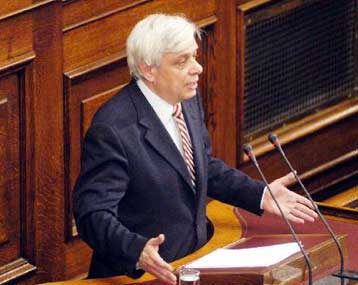 Διαξιφισμοί στη Βουλή γύρω από το Προεδρικό Διάταγμα για τη μονιμοποίηση συμβασιούχων