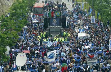 Με το τρόπαιο στις βαλίτσες, ο Μουρίνιο ετοιμάζεται να μετακομίσει στο Λονδίνο