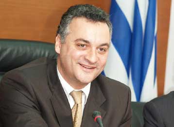 Σύγκρουση Μ.Κεφαλογιάννη και Χρ.Παπουτσή στη Βουλή για τους μισθούς στον ΟΛΠ