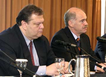 Κινήσεις εκτόνωσης της έντασης στις σχέσεις Γ.Παπανδρέου – Ευ.Βενιζέλου