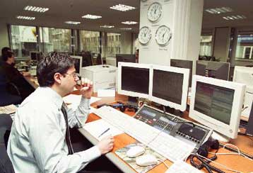 Φόβοι για αύξηση του κρατικού δανεισμού στα 40 δισ. ευρώ το 2004