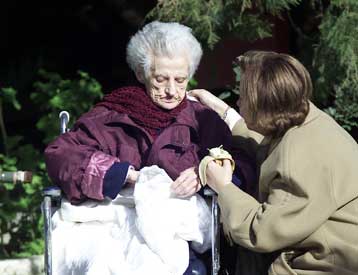 Πειραματόζωα οι τρόφιμοι του Γηροκομείου Αθηνών από κύκλωμα γιατρών