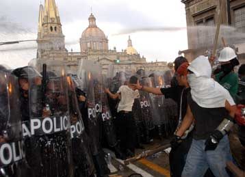 Συγκρούσεις σε διαδήλωση εναντίον της φτώχειας στο Μεξικό κατά τη Σύνοδο ΕΕ-Λ.Αμερικής