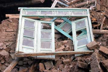 Νεκροί Ιρανοί αξιωματούχοι που επιθεωρούσαν τις ζημιές από τον σεισμό