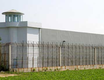 Ισχυρή έκρηξη στο Δικαστικό Μέγαρο της Λάρισας το βράδυ του Σαββάτου