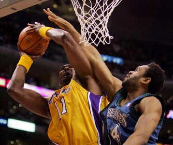 Σε 3-2 κόντρα στους Λέικερς μείωσαν οι Μινεσότα Τίμπεργουλβς