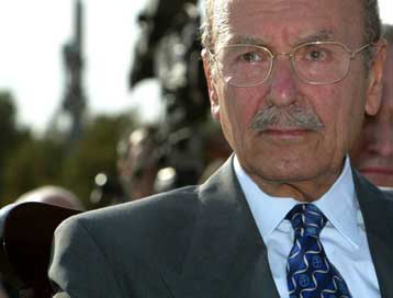 Του ρόλου των πολιτικών υπεραμύνθηκε από τη Λευκάδα ο Κωστής Στεφανόπουλος