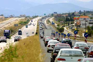 Κορυφώνεται η επιστροφή των εκδρομέων στα μεγάλα αστικά κέντρα της χώρας