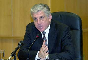 Θέμα πολιτικής η ανανέωση στο ΠΑΣΟΚ «διαμηνύει» προς τον Γ.Παπανδρέου ο Γ.Παπαντωνίου