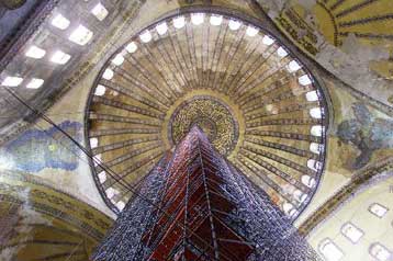 Τις σημαντικές φθορές στην Αγία Σοφία ξαναφέρνει στο φως τουρκική εφημερίδα