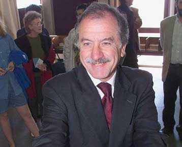 Με κυρώσεις κινδυνεύει ο δήμαρχος που προγραμματίζει γάμο ομοφυλοφίλων στη Γαλλία