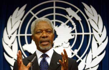 Αιχμές για τη στάση των Ελληνοκυπρίων και μέτρα υπέρ των Τουρκοκυπρίων στην έκθεση Ανάν