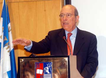 Επίθεση κατά της κυβέρνησης από τον Κώστα Σημίτη