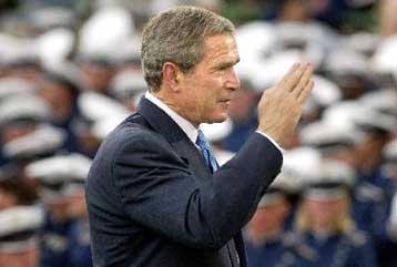 Η αντι-τρομοκρατική εκστρατεία «αντίστοιχη» με το Β Παγκόσμιο Πόλεμο, δηλώνει ο Μπους