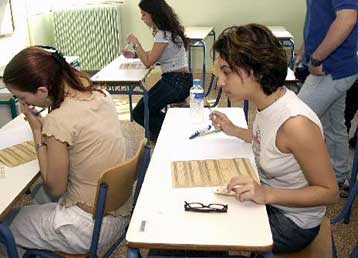 Με Ιστορία, Αρχαία και Φυσική συνεχίζονται την Πέμπτη οι Πανελλήνιες