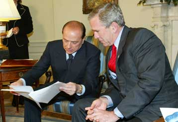 Ανήσυχος για τυχόν επεισόδια στη διάρκεια της επίσκεψης Μπους δηλώνει ο Μπερλουσκόνι