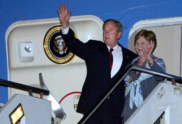 Στη Ρώμη ο Μπους εν μέσω φόβων αναταραχής εξαιτίας θερμών διαδηλώσεων… υποδοχής