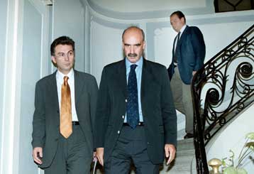 Λήξη στην κόντρα μεταξύ Ρηγίλλης και Μαξίμου με εκατέρωθεν υποχωρήσεις