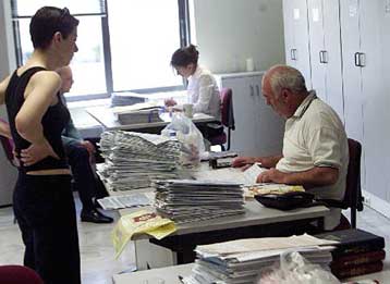 Υπό ηλεκτρονική παρακολούθηση όλοι οι δημόσιοι υπάλληλοι