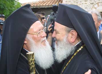 Αποκαταστάθηκε η κοινωνία του Οικουμενικού Πατριαρχείου με τον αρχιεπίσκοπο Χριστόδουλο
