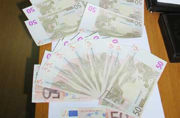 Σε επιφυλακή η αστυνομία για τα πλαστά χαρτονομίσματα που διακινούνται στην Ελλάδα