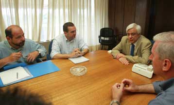 Τα θέματα που αφορούν τους συμβασιούχους επί τάπητος στη συνάντηση ΥΠΕΣ με ΠΟΕ-ΟΤΑ