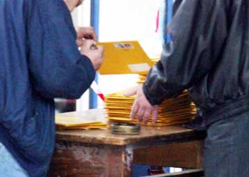 Επιβαρυντική για υπαλλήλους της ΝΔ η έρευνα για τα φυλλάδια κατά του Γ.Παπανδρέου