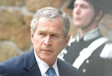 Με τη βεβαιότητα υιοθέτησης του ψηφίσματος για το Ιράκ έφθασε ο Μπους στη Γαλλία