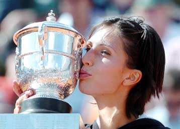 Η Μίσκινα κατέκτησε το Ρολάν Γκαρός, νικώντας 2-0 τη Ντεμεντίεβα