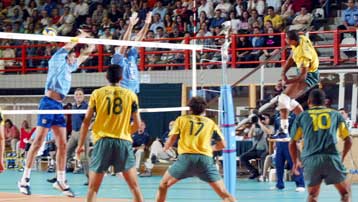 Δεύτερη ήττα της εθνικής βόλεϊ από τη Βραζιλία, με 3-2 στη Λάρισα