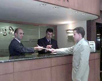 Ανάκαμψη στην πληρότητα των ξενοδοχείων της Αθήνας και της Αττικής τον Απρίλιο