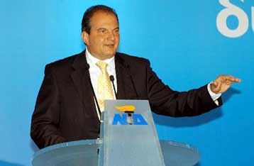 Τον αναπτυξιακό ρόλο της ναυτιλίας στην οικονομία της χώρας επισήμανε ο Κ.Καραμανλής