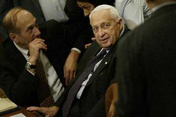 «Επιβίωσε» δύο προτάσεων μομφής ο κυβερνητικός συνασπισμός του Αριέλ Σαρόν